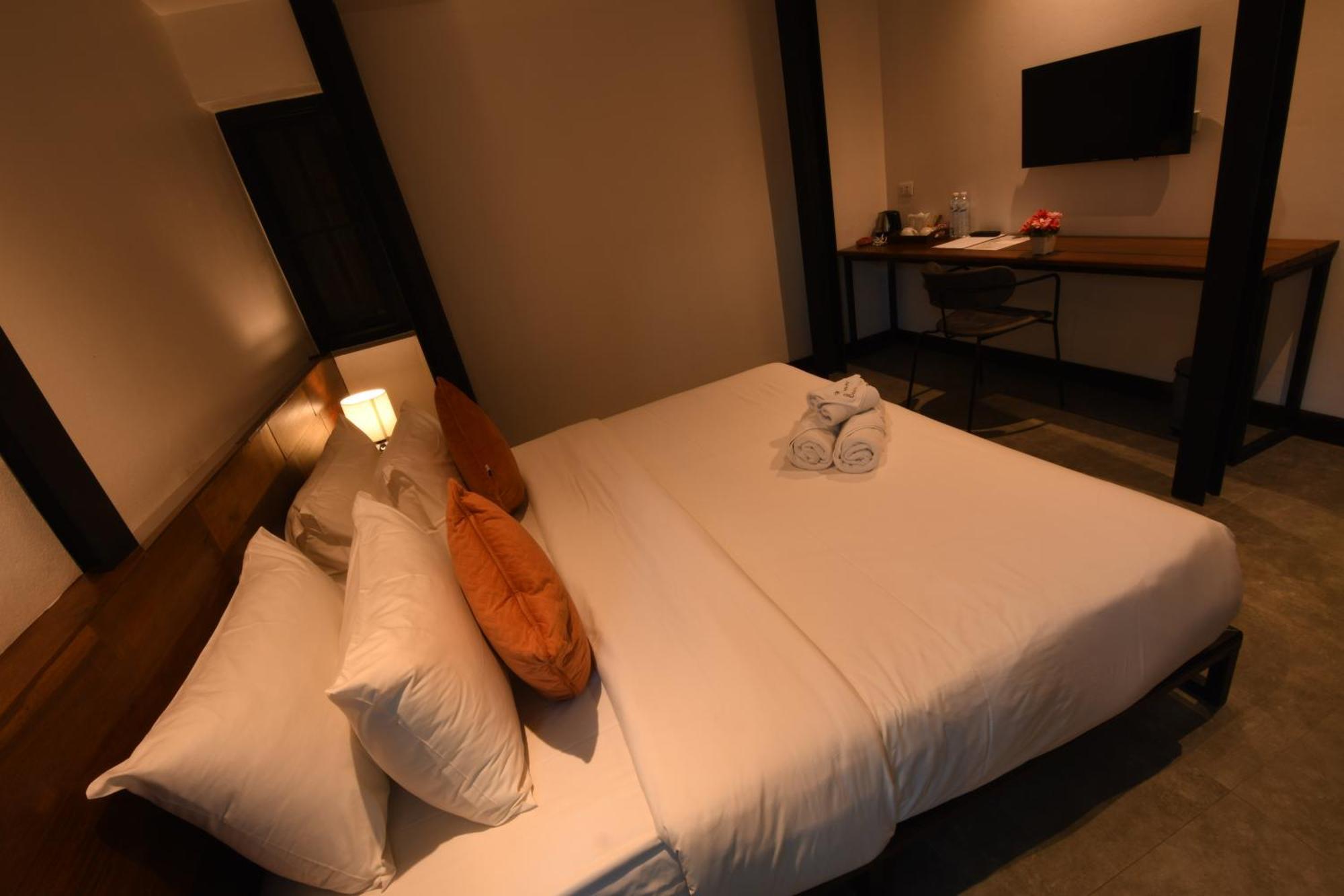 Hotel The Eight Ratvithi House Chiang Mai Esterno foto