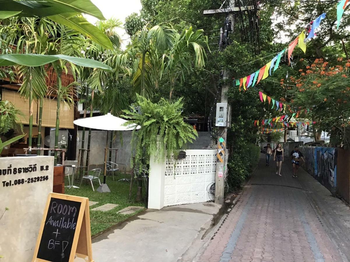 Hotel The Eight Ratvithi House Chiang Mai Esterno foto