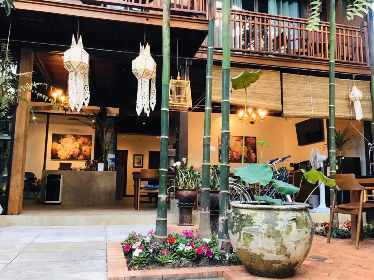 Hotel The Eight Ratvithi House Chiang Mai Esterno foto
